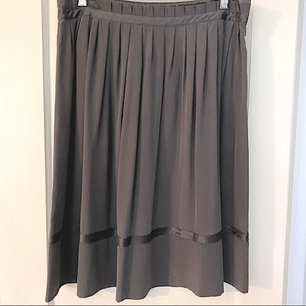 Gray satin skirt w pleats and ribbon detail by Marc Jacobs vintage size 8
